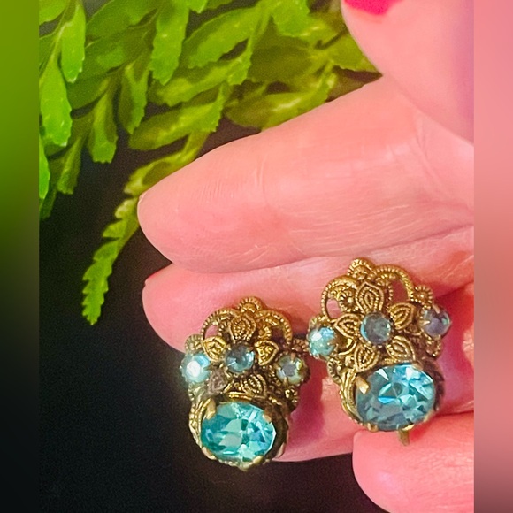 Antique Czech Aquamarine Blue Rhinestone Screw Back Earrings - Picture 7 of 8